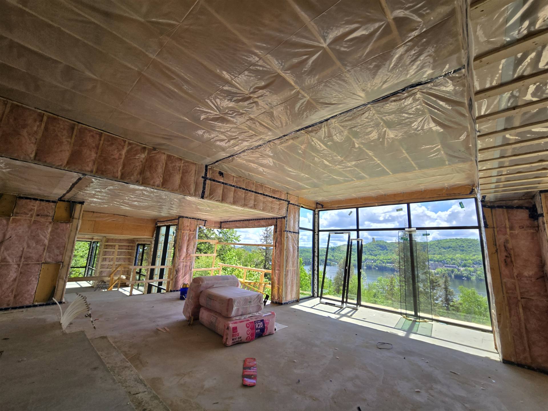 Isolation d'une résidence contemporaine à Mont-Tremblant par Isolations J. Raymond